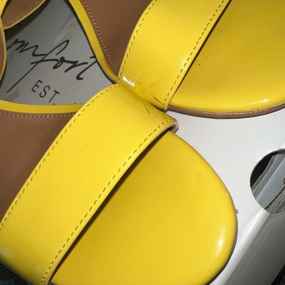 Yellow Calvin Klein heels 🌼 - Picture 3 of 6